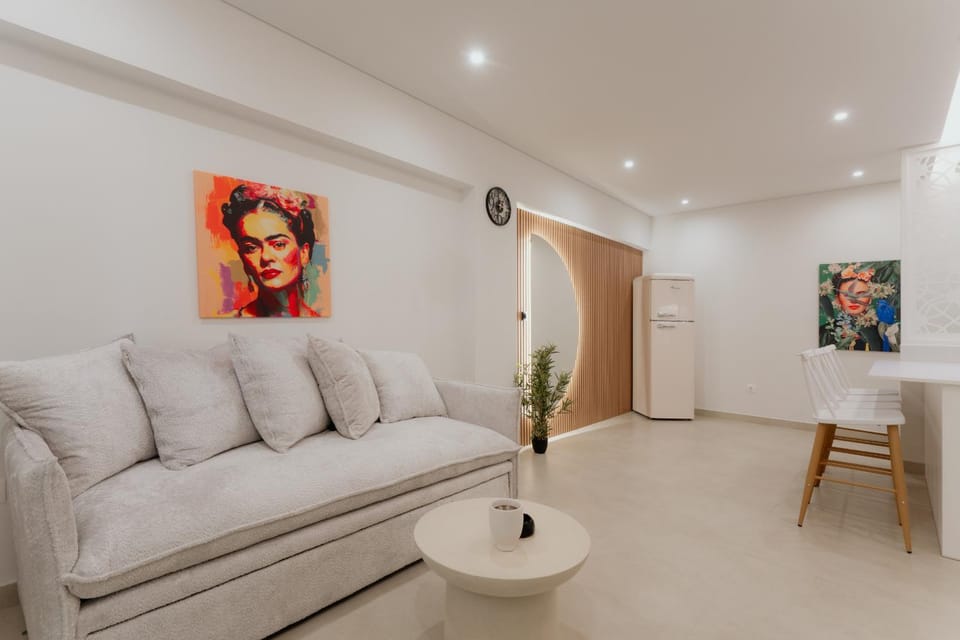 1BR Designer Suite Homey Feel Near Metro Apartment in Athens