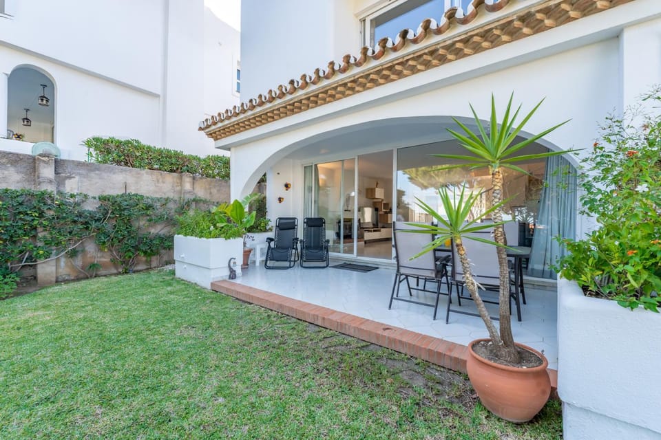 Property building, Patio, Garden, View (from property/room), Dining area, Garden view