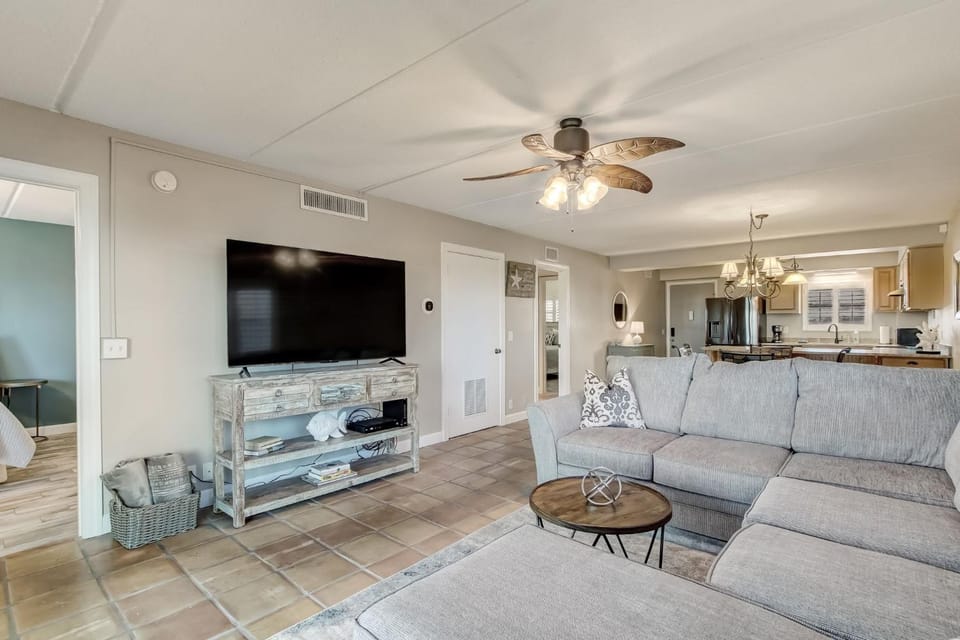 Ground Floor Beachfront Condo - Amelia By The Sea Apartment in Fernandina Beach