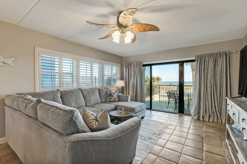 Ground Floor Beachfront Condo - Amelia By The Sea Apartment in Fernandina Beach