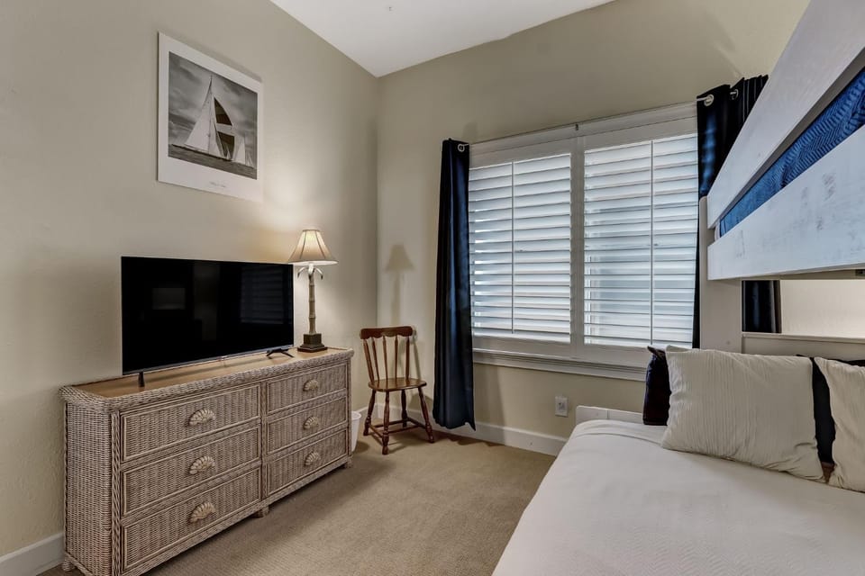 Top Floor Beach View Condo - Ocean Park 409 Apartment in Fernandina Beach