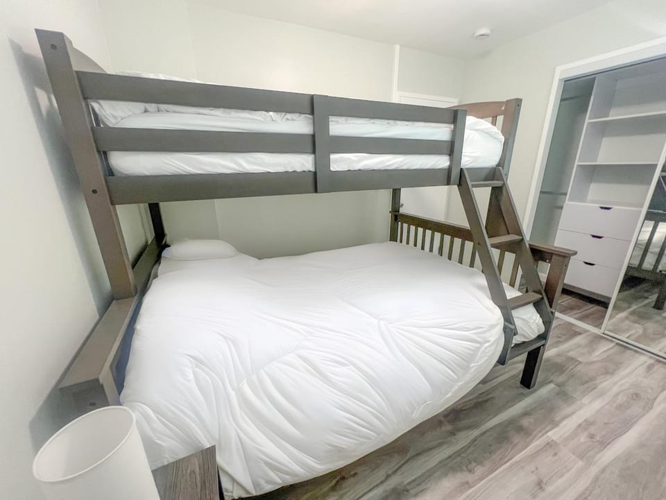 Impeccably Renovated Oasis 3-B in Honolulu Apartment in McCully-Moiliili