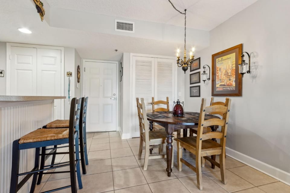Vintage Ocean View Paradise - 1BR - Beachfront Apartment in Fernandina Beach
