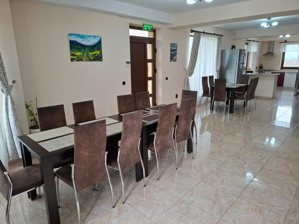 Living room, Banquet/Function facilities, Seating area, Dining area, Communal kitchen, kitchen