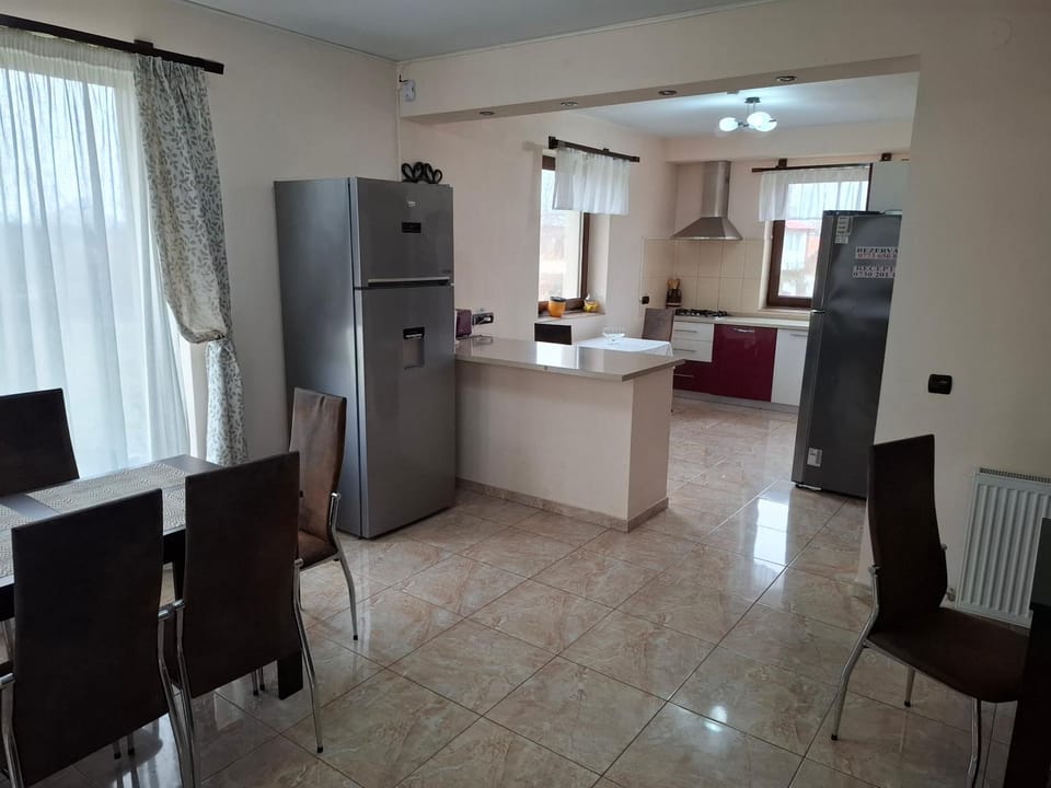 Kitchen or kitchenette, Dining area, Communal kitchen, minibar, oven, stove, kitchen