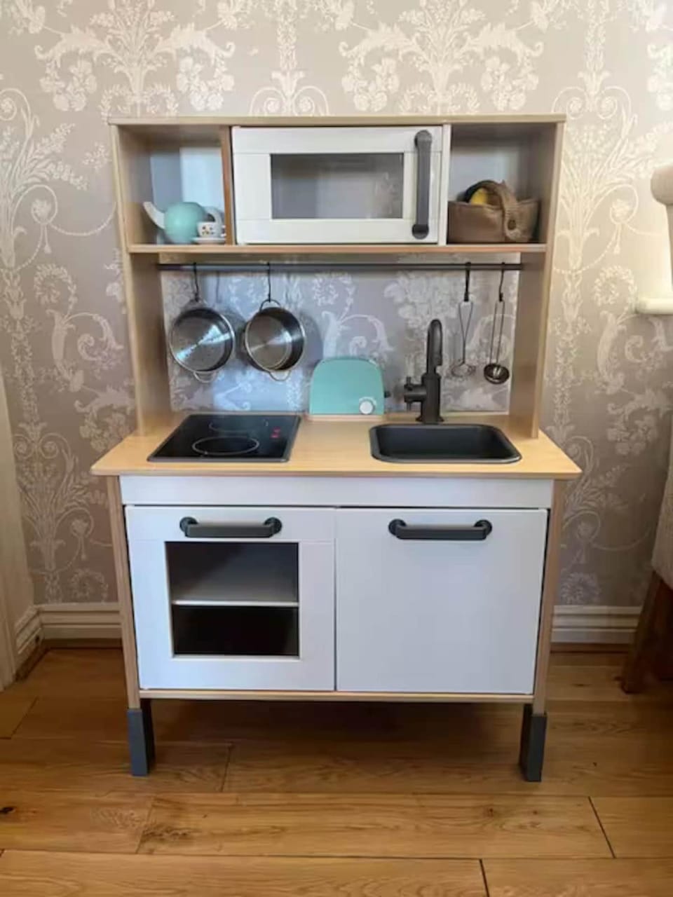 Spacious 3-Bed Home with Private Gym & Garden House in Exeter