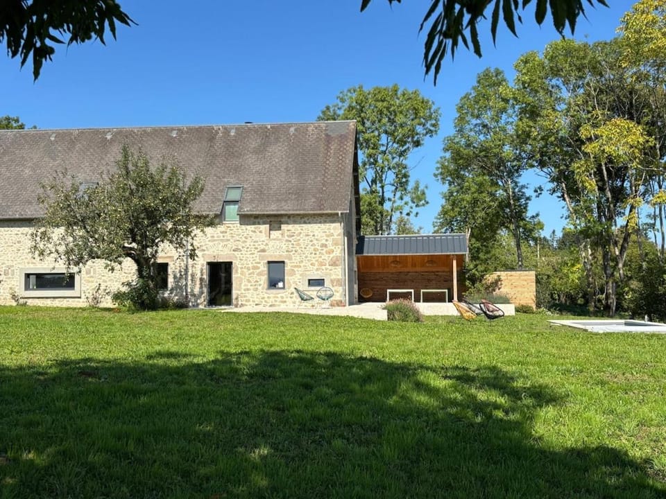 Property building, Day, Garden, Garden view