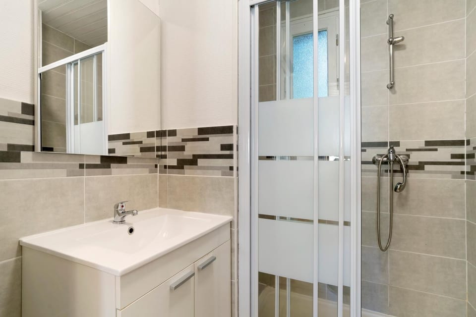 Bathroom, Living room