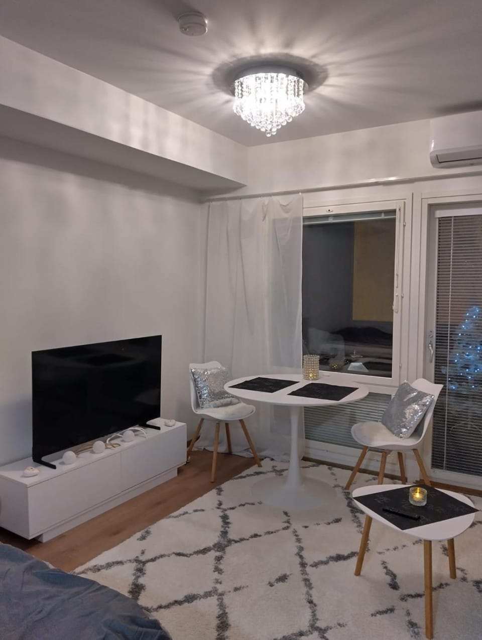 TV and multimedia, Seating area