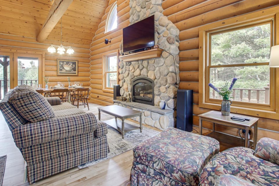 Trail Access! Up North Family Cabin Near Lake Cabin in Wisconsin