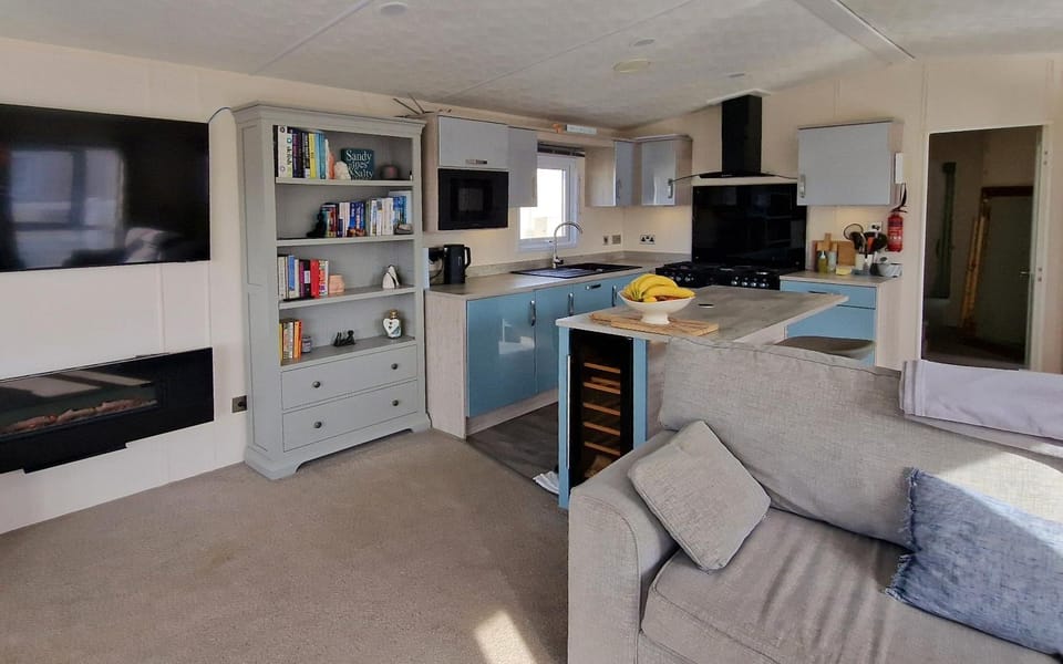 Kitchen or kitchenette, Living room