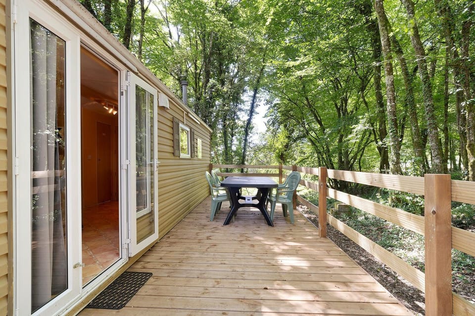 21.Mobil-home option clim-5 pers House in Nouvelle-Aquitaine