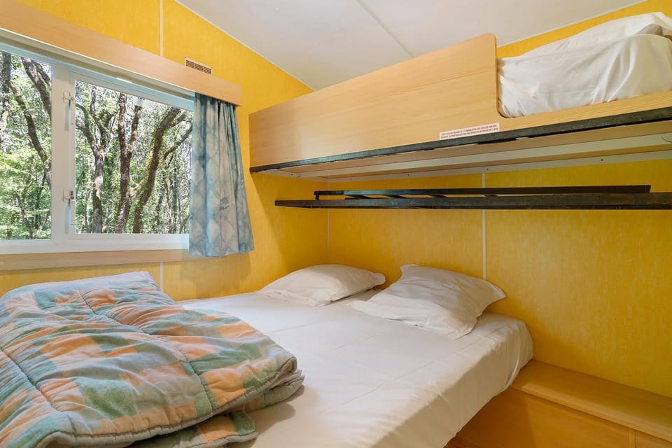 Property building, Living room, Bedroom