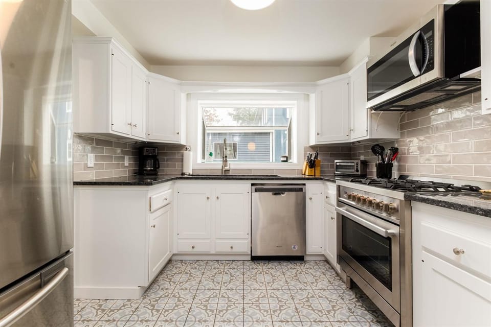 3BR, 3BA Home on Angela Blvd Steps from ND House in South Bend