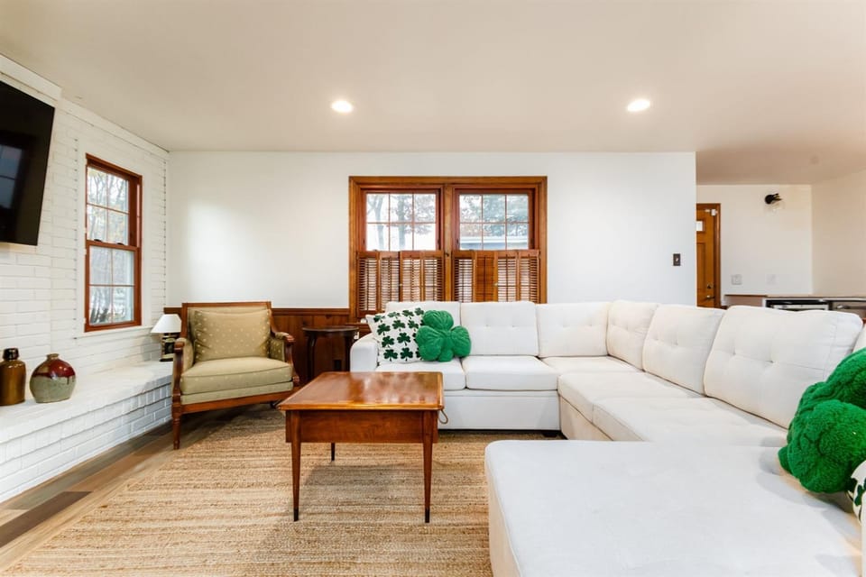3BR, 3BA Home on Angela Blvd Steps from ND House in South Bend