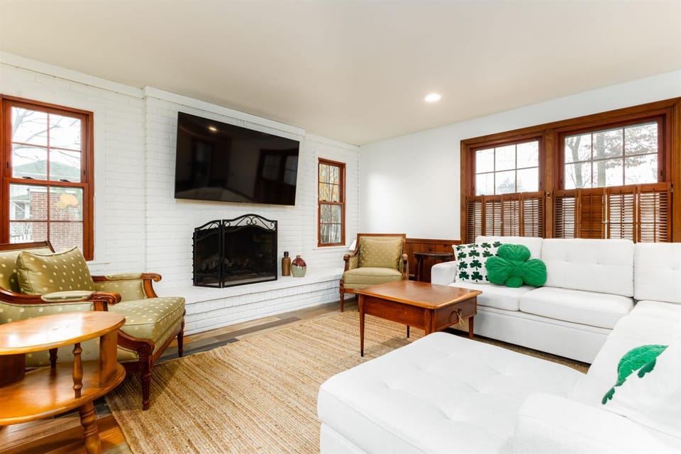 3BR, 3BA Home on Angela Blvd Steps from ND House in South Bend