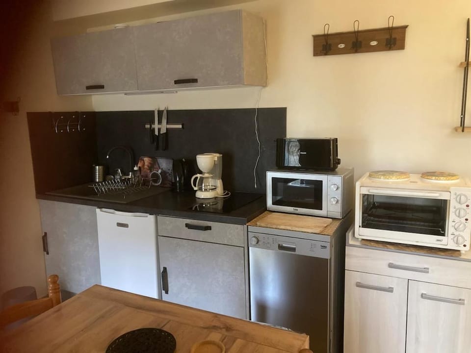 Charming and peaceful Appartement des Rosiers Apartment in Jura