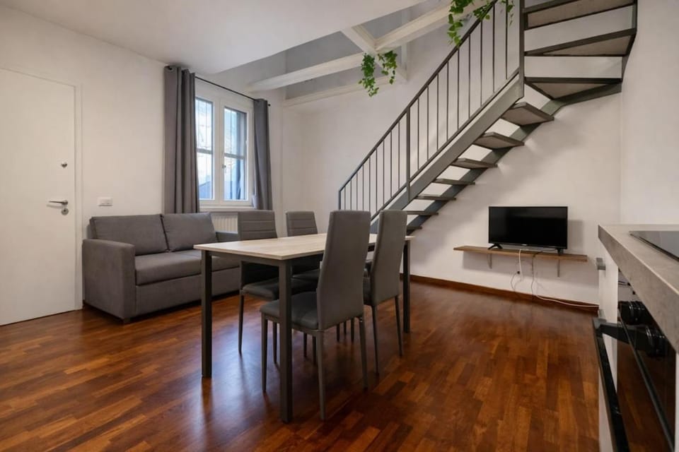 TV and multimedia, Living room, Seating area, Evening entertainment