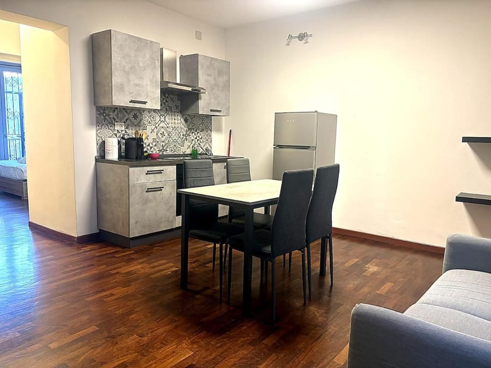 Kitchen or kitchenette, Living room, Dining area, oven, pet friendly, stove