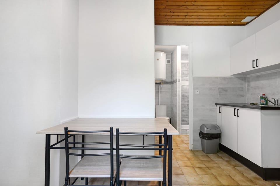 Property building, Kitchen or kitchenette, Living room