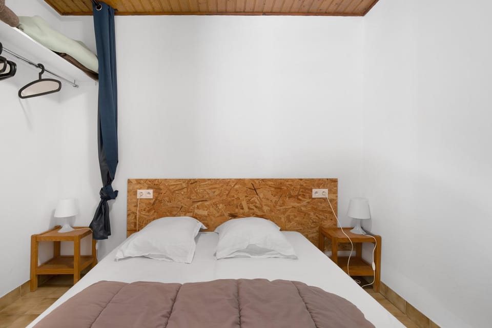 Property building, Living room, Bedroom