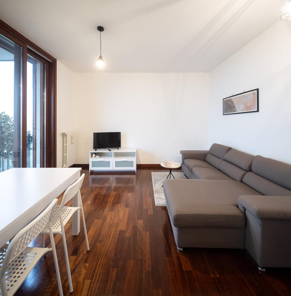 Living room, Seating area, Dining area, Evening entertainment
