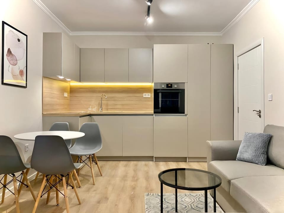 Dining area, kitchen