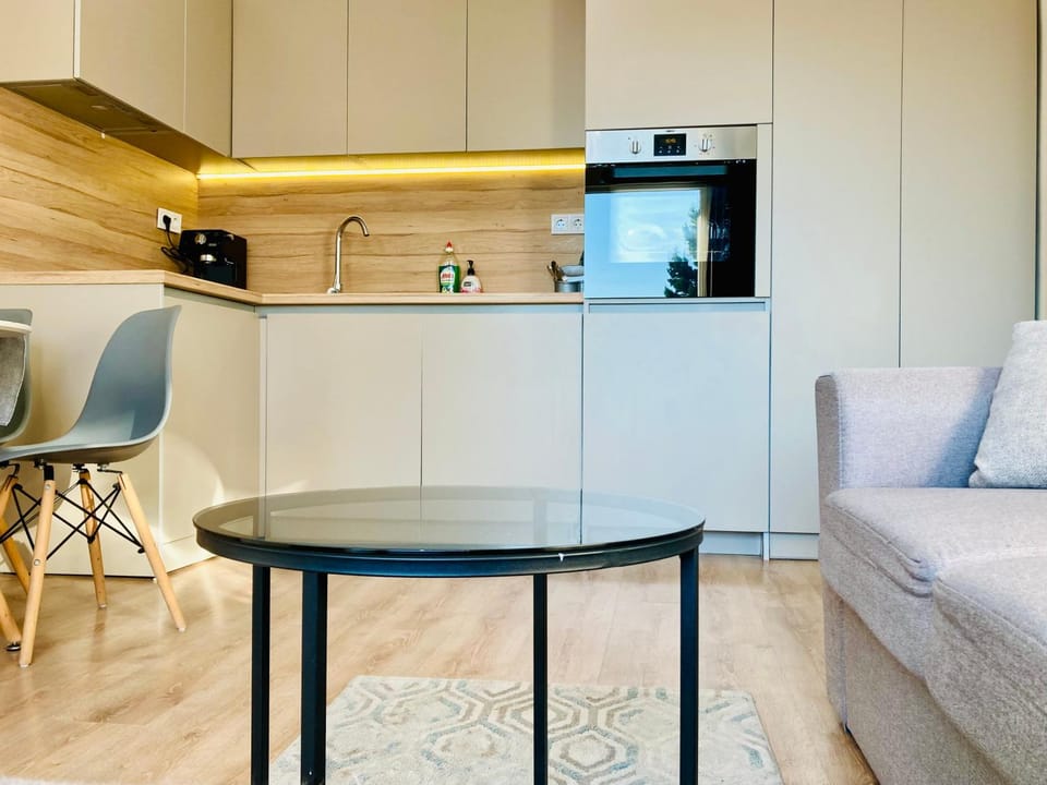 Kitchen or kitchenette, Seating area, Dining area