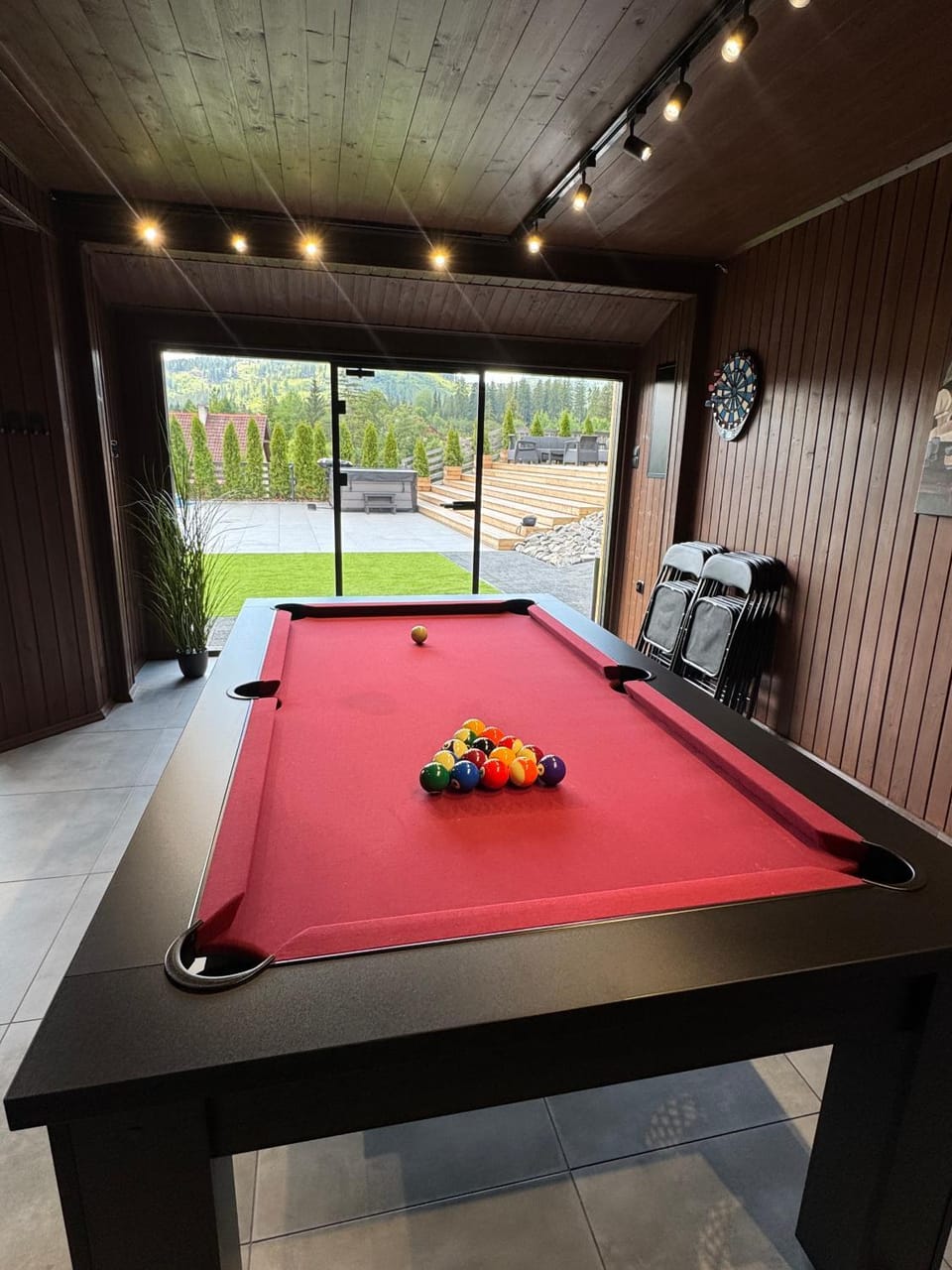 Billiard, Game Room