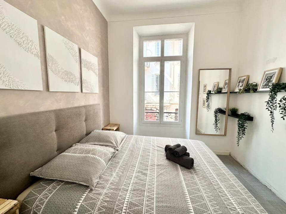 2 bedrooms, large terrace, city center Apartment in Cannes