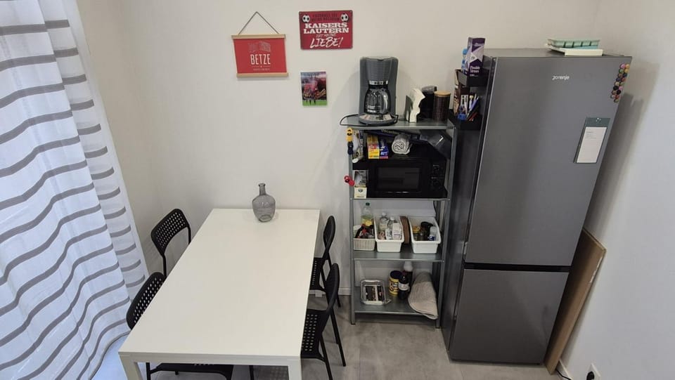 Coffee/tea facilities, Kitchen or kitchenette, Dining area