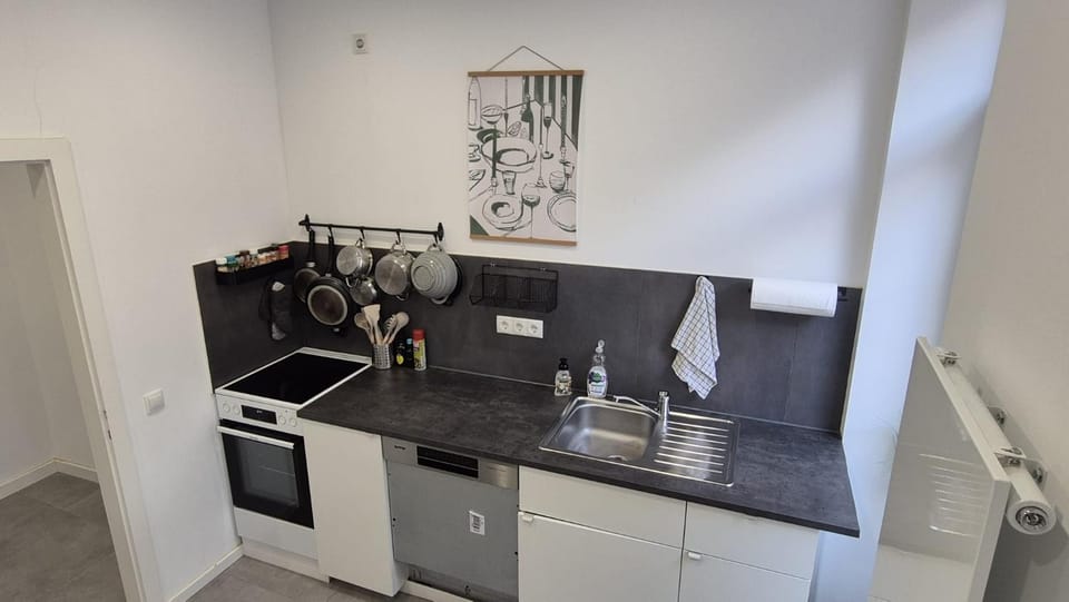 Kitchen or kitchenette, dishwasher, stove