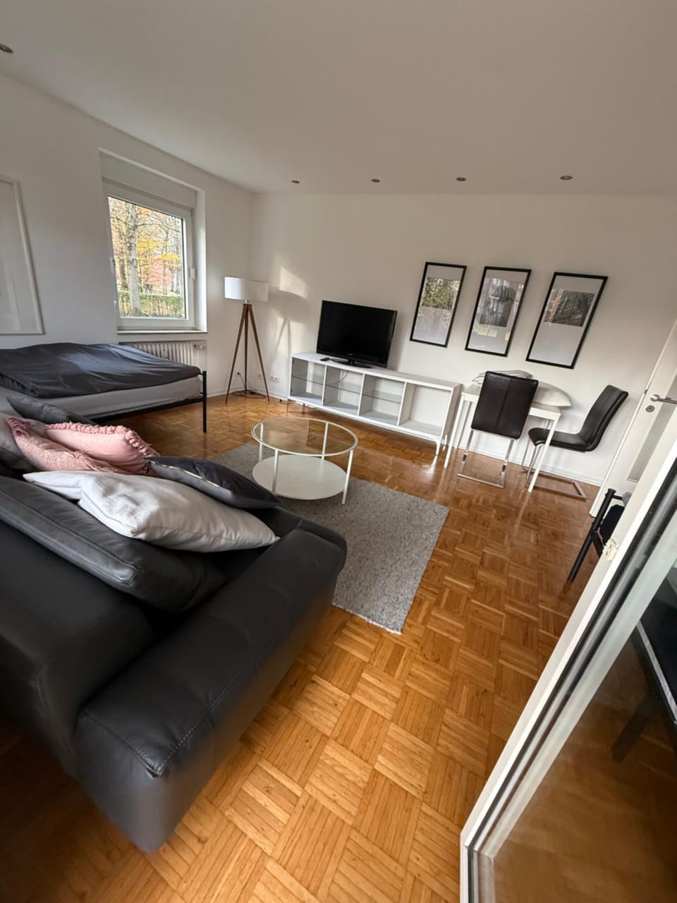 Monteurwohnung bei Köln, Düsseldorf WLAN, Parkplatz, Küche, TV Apartment in Leverkusen
