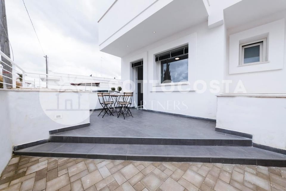 Property building, Patio, Dining area