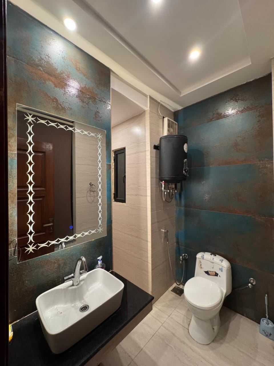 Modern cozy apartment DHA Phase 9 1BKHD Apartment in Lahore