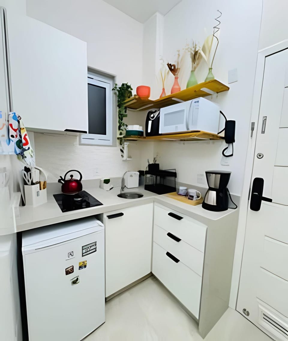 Coffee/tea facilities, Kitchen or kitchenette, minibar, stove, toaster