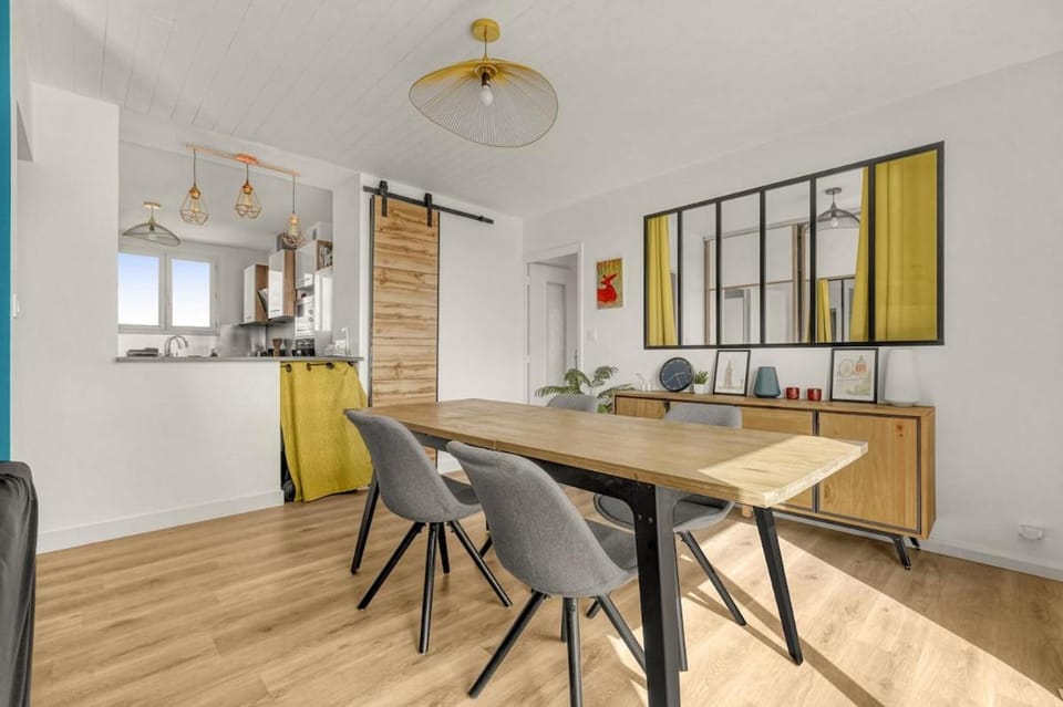 Seating area, Dining area