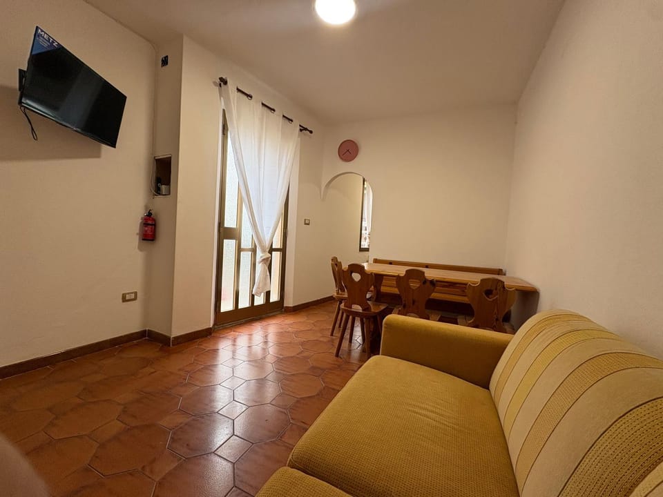 TV and multimedia, Living room, Seating area, Dining area, Evening entertainment