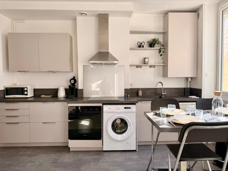 La Plume de Tolstoï - Calme, Wifi, TV connectée Apartment in Villeurbanne