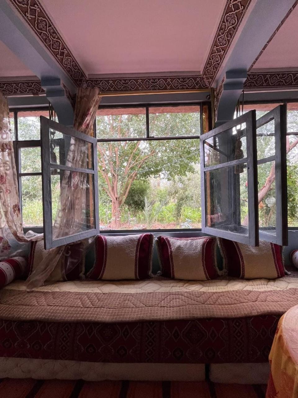 Living room, Photo of the whole room, Seating area