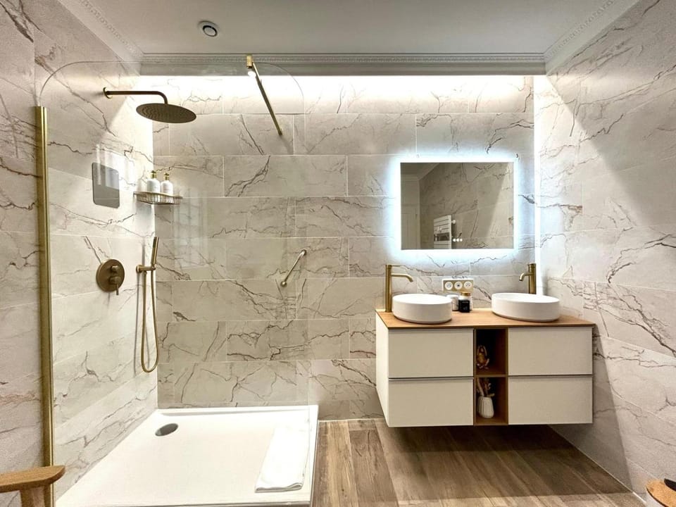 Apartment 4* - 85 sqm - Grenelle - 8p Apartment in Paris
