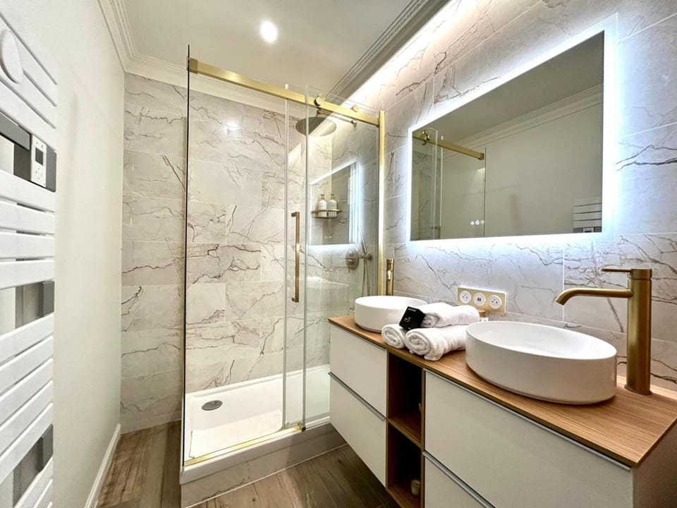 Apartment 4* - 85 sqm - Grenelle - 8p Apartment in Paris