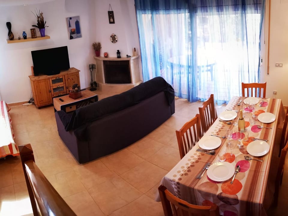 Holiday Home Entspannendes Haus in der Nähe des Meeres- Klimatisiert- Parkplatz by Interhome House in Miami Platja