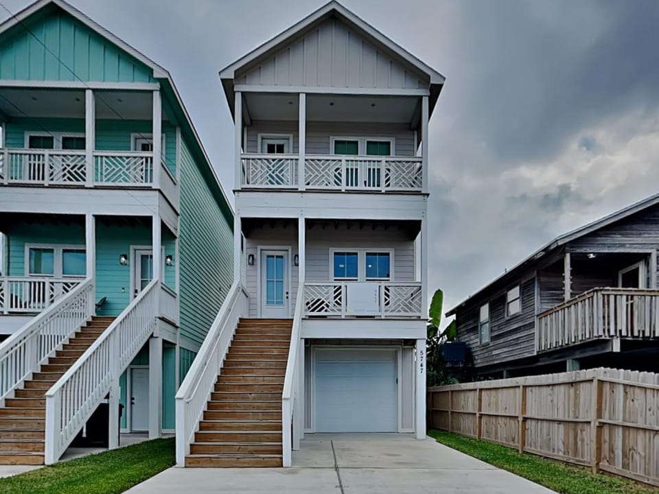 Property building, Facade/entrance, Neighbourhood, Balcony/Terrace, Parking