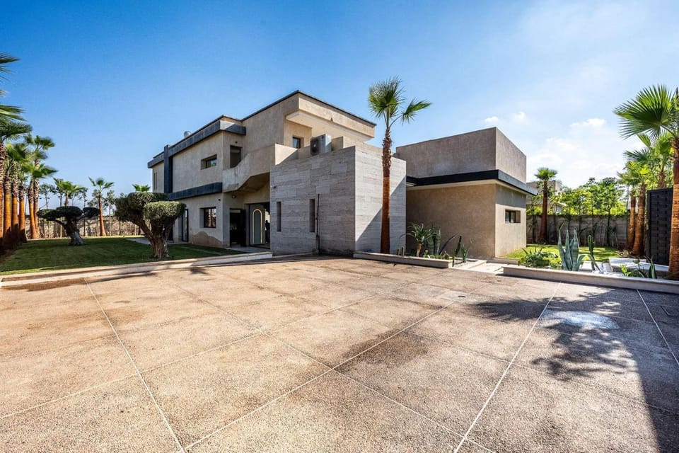Property building, Day