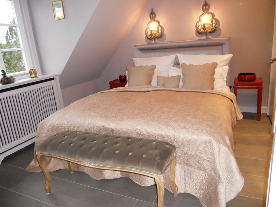 Holiday Home Wünderschöner Hausteil mit Garten by Interhome House in Westerland