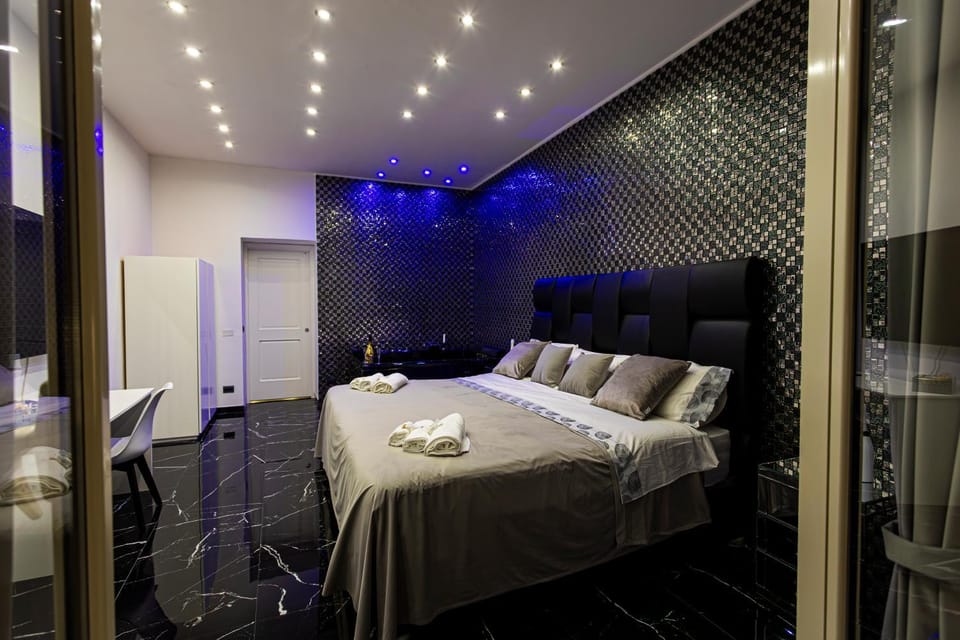 Hot Tub, TV and multimedia, Bedroom, towels, wardrobe, air conditioner