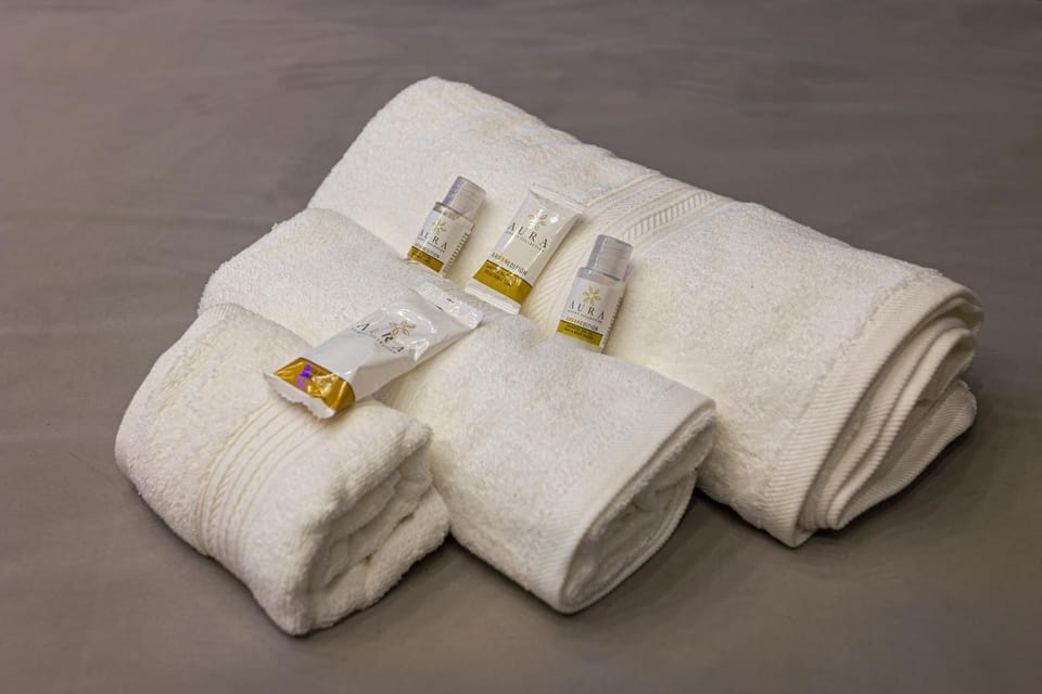Bedroom, towels