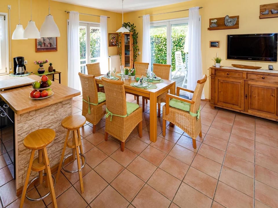 Holiday Home am Bodensee mit Garten und Terrasse by Interhome House in Radolfzell