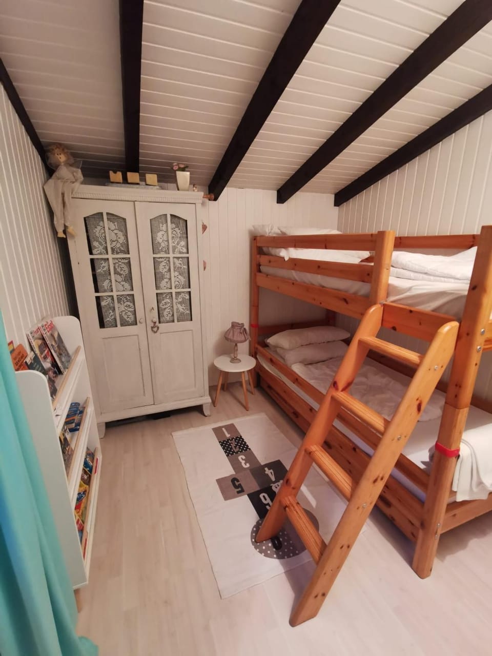 Bedroom, air conditioner